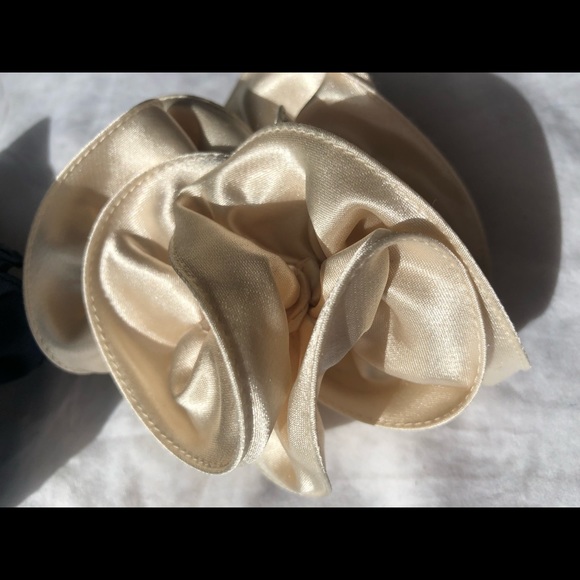 2 x Satin Scrunchies - Cream and Navy NWOT - Picture 7 of 12